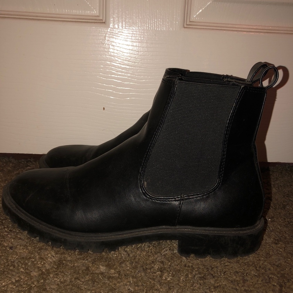 black boots size 8